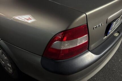 Opel Vectra 145.000 km 2.800 € Detmold 32758