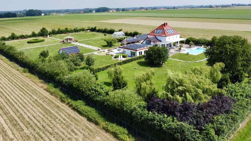 Haus zum Kaufen in Salzkotten 3.690.000 € 430 m²