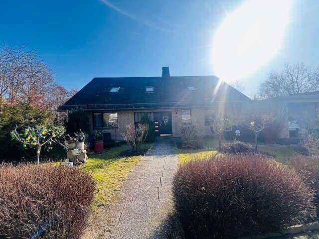 Einfamilienhaus Marsberg - 11 Zimmer, 285 m&sup2;, 349.000&euro; | Angebot:26109175