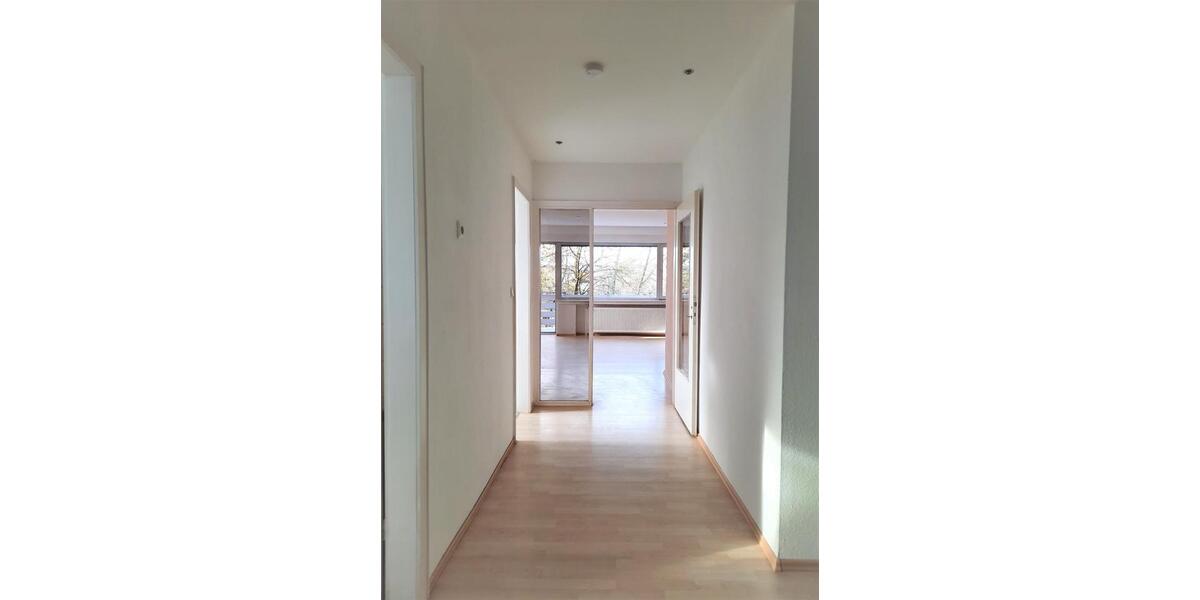 Sehr helle Dachgeschoss-Wohnung mit Süd-Westbalkon im Grünen zimmer