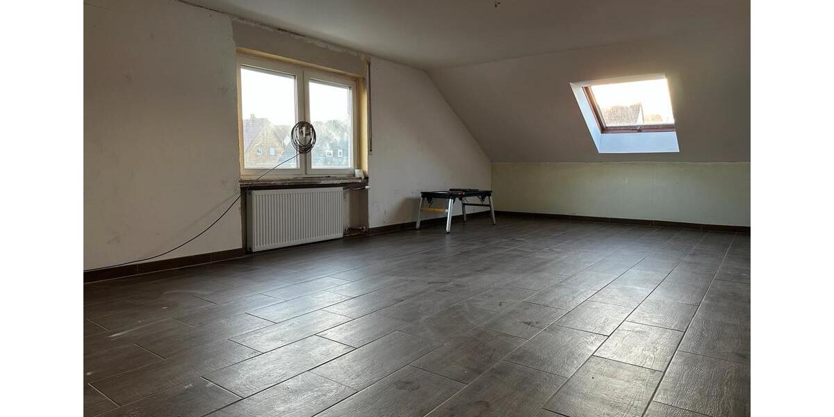 Schöne Helle Dachgeschosswohnung 3 zimmer