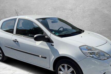 Renault Clio 80.000 km 3.499 &euro; Detmold 32758