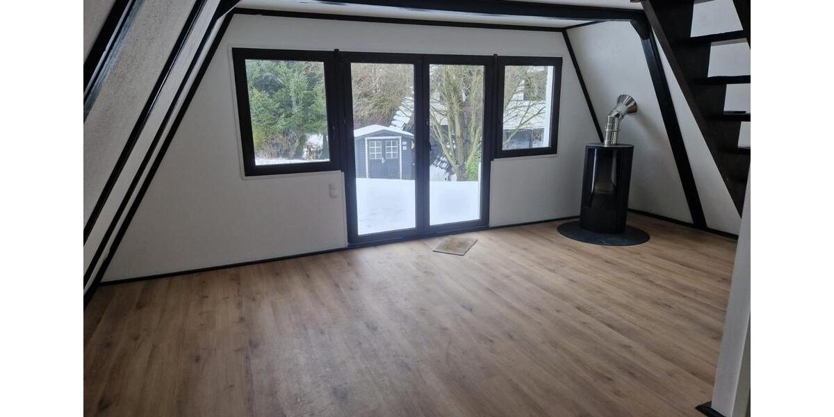 Schönes Nurdachhaus in der Natur zimmer