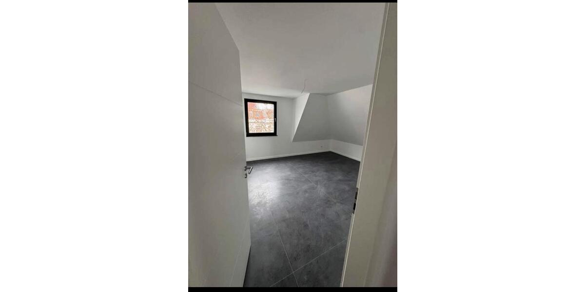 Dachgeschoßwohnung Paderborn Univiertel - 4 Zimmer, 110 m&sup2;, 1.400&euro; | Angebot:26237013