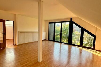 Attraktive 4-Zimmer-Mietwohnung mit Dachloggia im 1. OG eines gepflegten Zweifamilienhauses zimmer