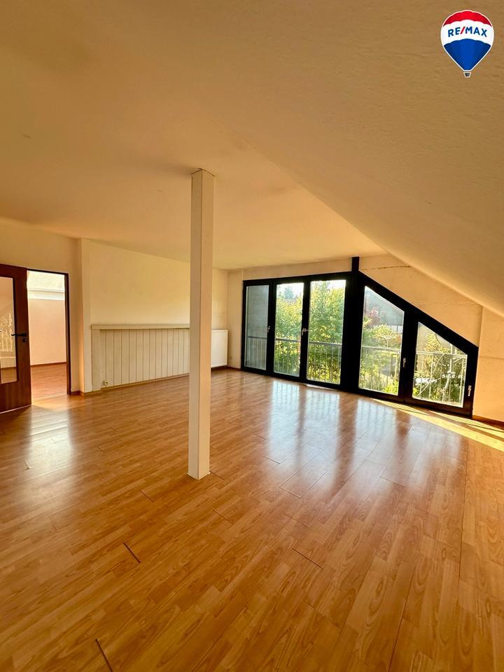 Attraktive 4-Zimmer-Mietwohnung mit Dachloggia im 1. OG eines gepflegten Zweifamilienhauses zimmer