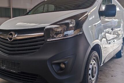 Opel Vivaro 130.000 km 11.699 &euro; Paderborn 33100