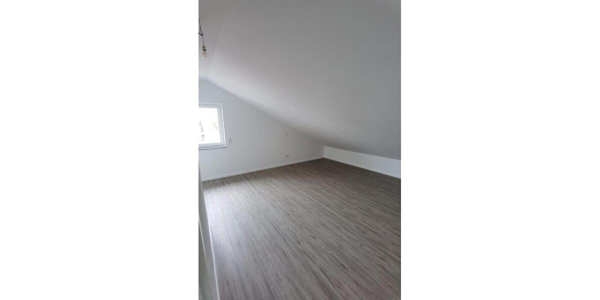 Dachgeschoßwohnung Hövelhof - 3 Zimmer, 101 m&sup2;, 1.200&euro; | Angebot:27621948
