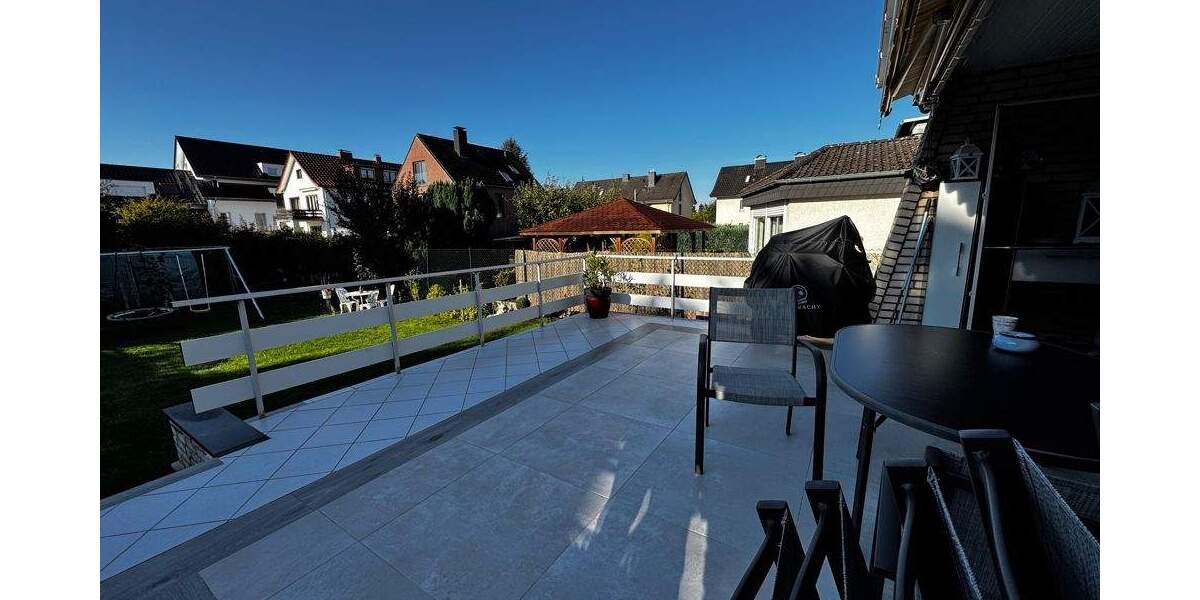 Modernisierte Doppelhaushälfte mit zwei Wohneinheiten - zentral wohnen, und Mieteinnahme! 6 zimmer