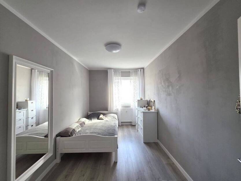 Charmante 3-Zimmer-Wohnung mit Loggia & Garage in Schloß Neuhaus