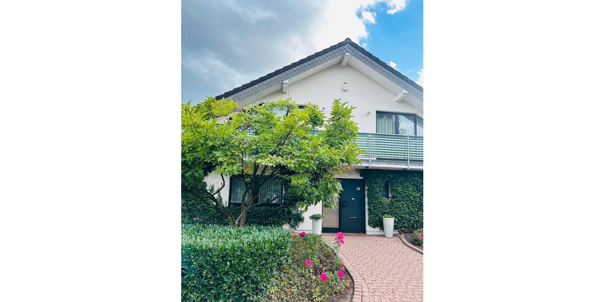 Einfamilienhaus Detmold - 10 Zimmer, 332 m&sup2;, 660.000&euro; | Angebot:26704805