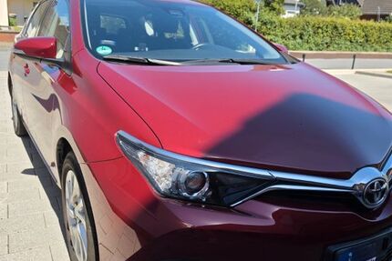 Toyota Auris 24.000 km 13.199 &euro; Geseke 59590