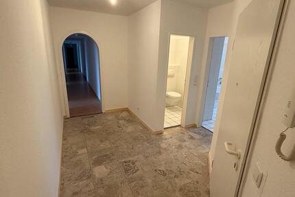 Wohnung Bad Driburg - 4 Zimmer, 140 m&sup2;, 750&euro; | Angebot:26355308