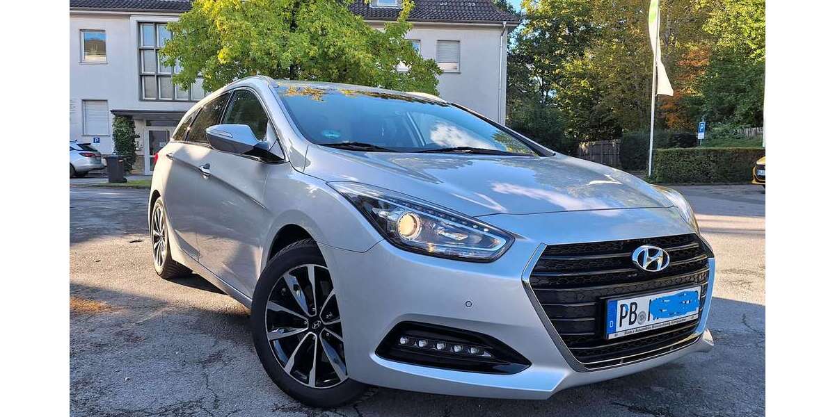 Hyundai i40 31.800 km 17.890 &euro; Paderborn 33102