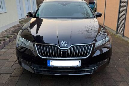 Skoda Superb 160.000 km 13.900 &euro; Detmold 32758