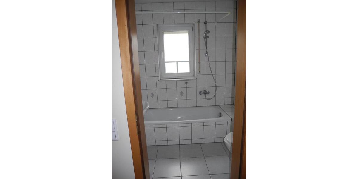 Etagenwohnung Detmold - 3 Zimmer, 76 m&sup2;, 800&euro; | Angebot:25395325