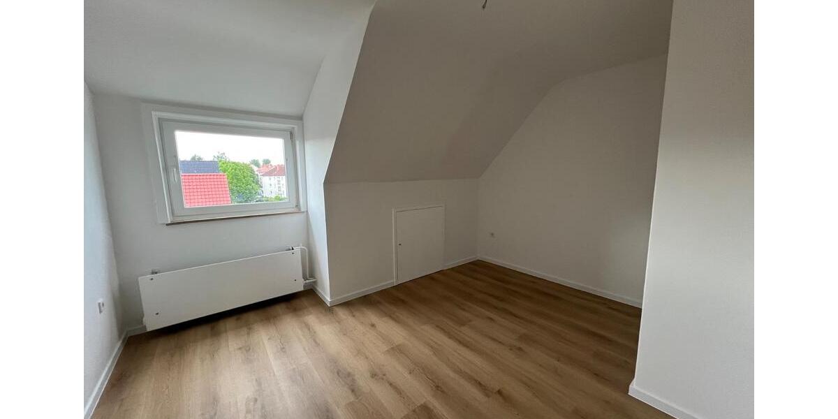 Dachgeschoßwohnung Detmold - 2 Zimmer, 40 m&sup2;, 350&euro; | Angebot:26249913