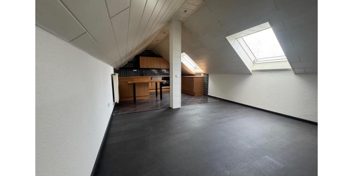 Dachgeschoßwohnung Delbrück - 4 Zimmer, 155 m&sup2;, 1.200&euro; | Angebot:26496379