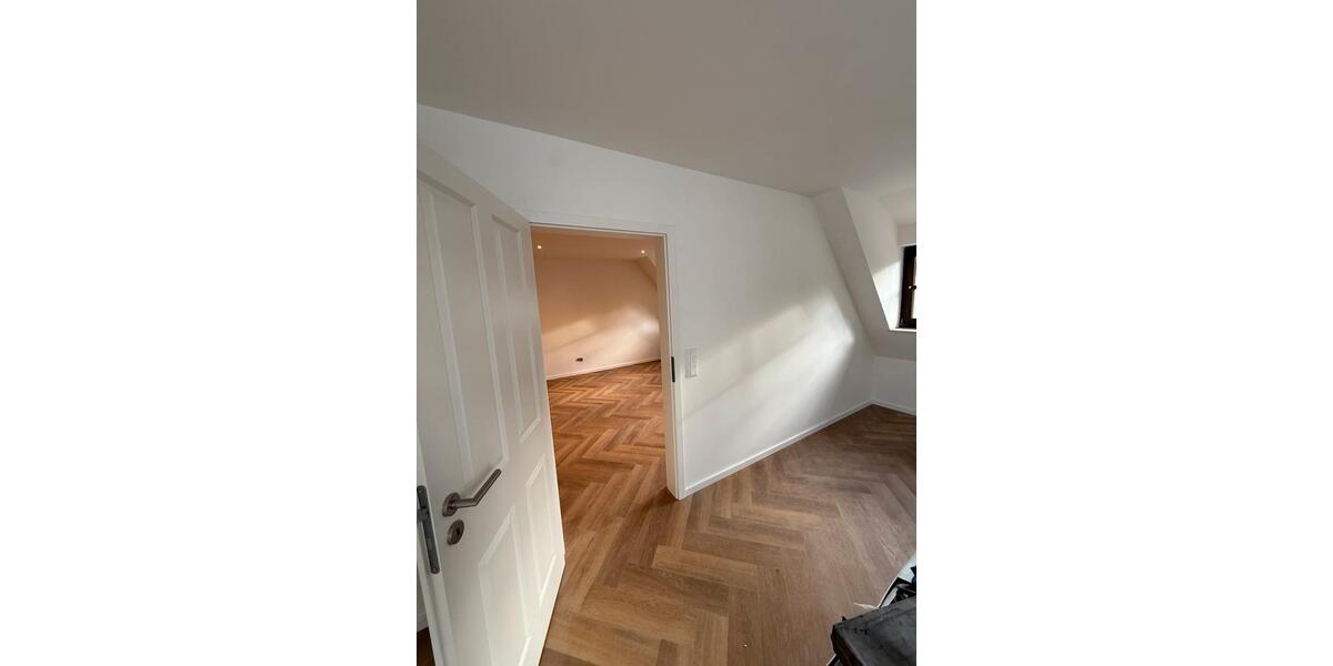 Dachgeschoßwohnung Paderborn - 2.5 Zimmer, 60 m&sup2;, 195.000&euro; | Angebot:27534171