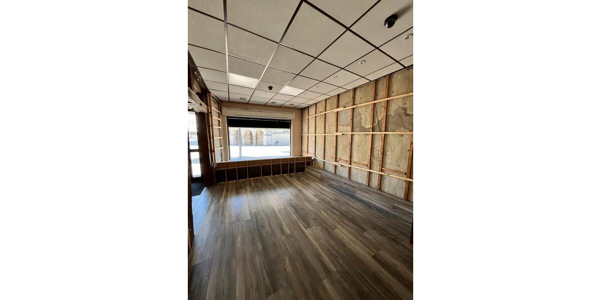 Ladenlokal in 33129 Delbrück 110 m² + 2 Nebenr. zur Vermietung zimmer