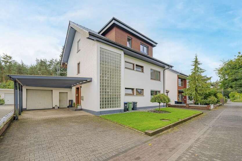 Haus zum Kaufen in Schloß Holte-Stukenbrock 549.000 € 214 m² 7 zimmer