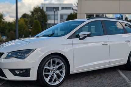 Seat Leon 97.500 km 12.900 € Paderborn 33100