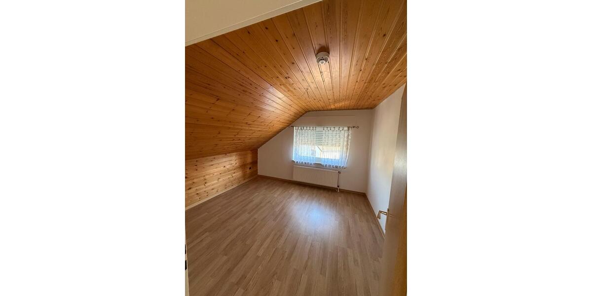 Dachgeschoßwohnung Detmold Hiddesen - 3 Zimmer, 73 m&sup2;, 490&euro; | Angebot:25353899