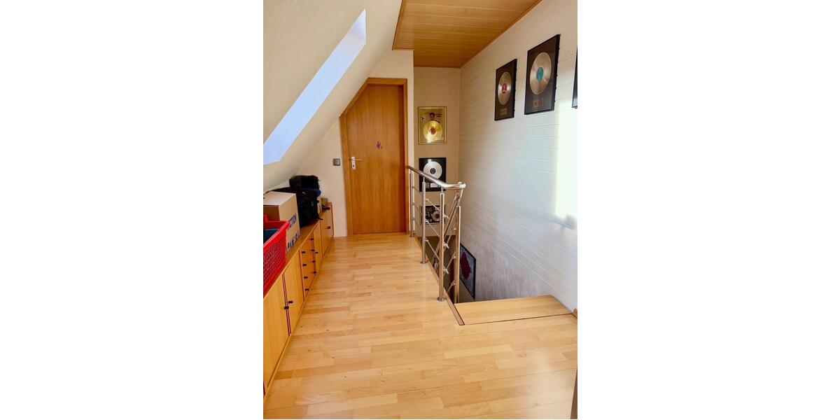 Dachgeschoßwohnung Horn-Bad Meinberg Bad Meinberg - 4 Zimmer, 124 m&sup2;, 900&euro; | Angebot:26670863