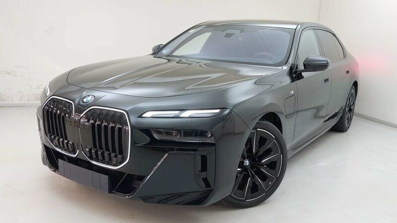 BMW 750 17.700 km 89.840 &euro; Paderborn 33100