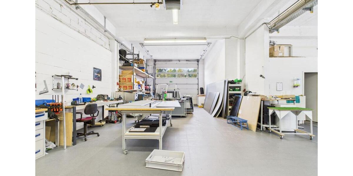 Repräsentative Gewerbeeinheit: Hallen- & Bürofläche in Oerlinghausen zimmer