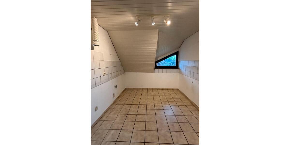 Dachgeschoßwohnung Delbrück - 3 Zimmer, 98 m&sup2;, 1.230&euro; | Angebot:25085008