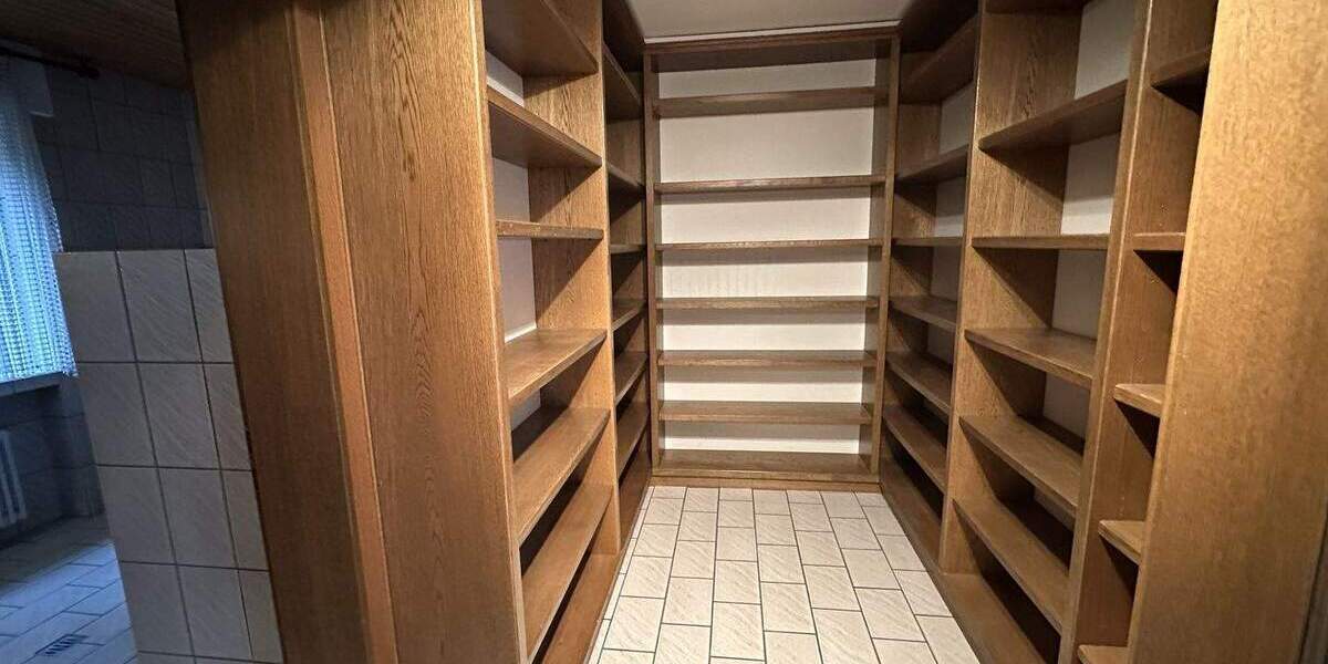 Einfamilienhaus Steinheim - 6 Zimmer, 262 m&sup2;, 350.000&euro; | Angebot:25687039