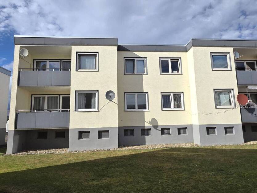 Charmante 3-Zimmer-Wohnung mit Loggia & Garage in Schloß Neuhaus