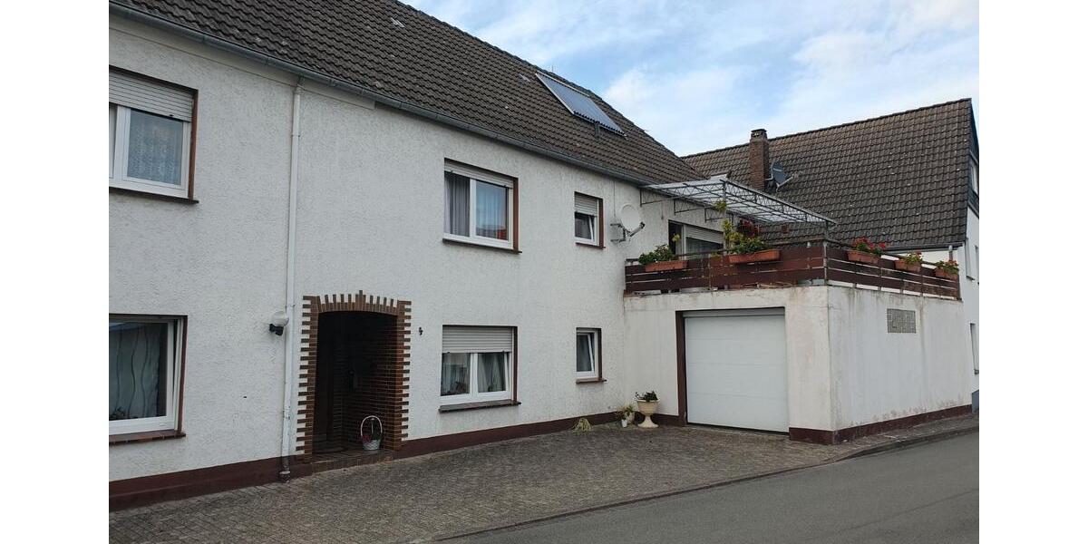 Einfamilienhaus Brakel - 12 Zimmer, 283 m&sup2;, 140.000&euro; | Angebot:27094083