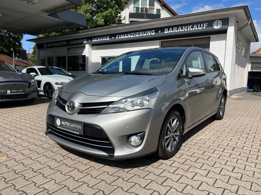 Toyota Verso 129.000 km 12.850 € Paderborn 33098