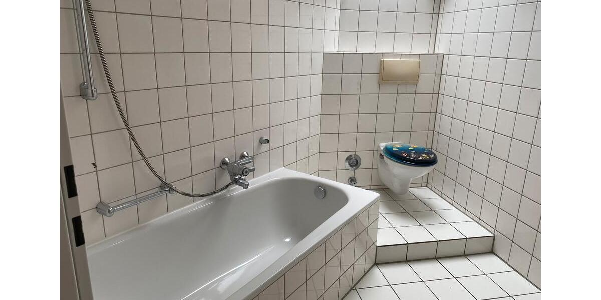 Dachgeschoßwohnung Paderborn Univiertel - 3 Zimmer, 77 m&sup2;, 650&euro; | Angebot:26462501