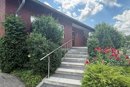 Haus Delbrück - 8 Zimmer, 220 m&sup2;, 375.000&euro; | Angebot:27162069