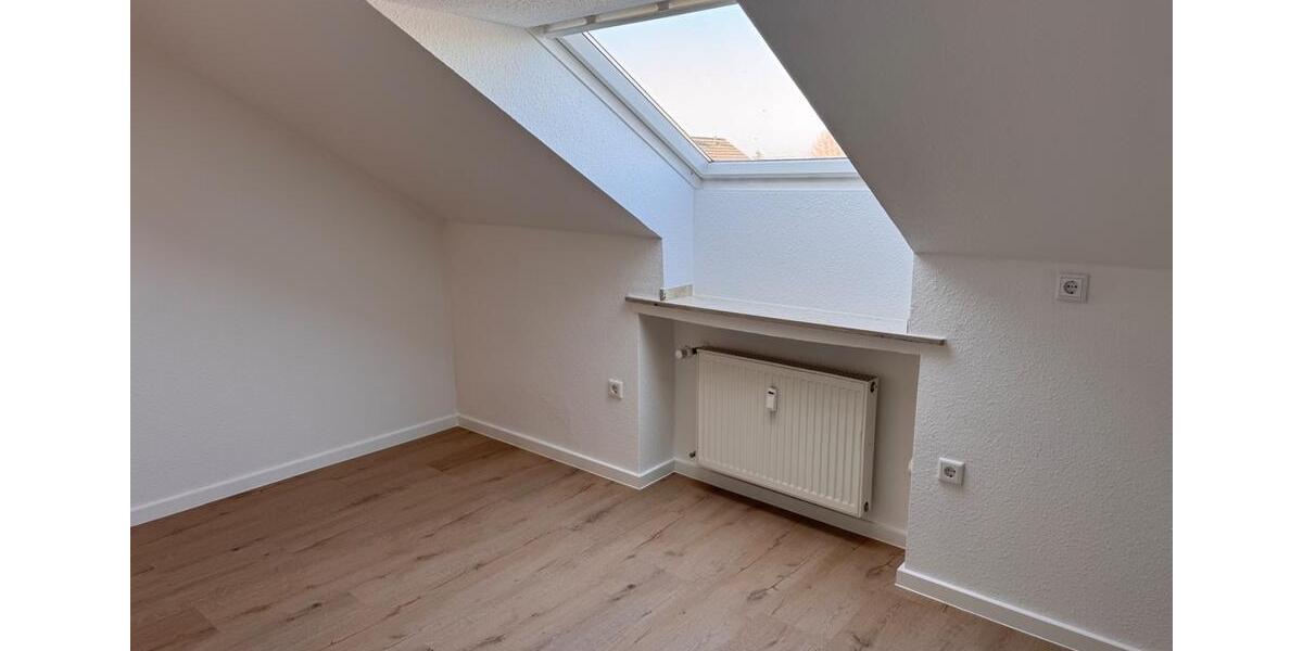 Renovierte Dachgeschosswohnung 3 zimmer