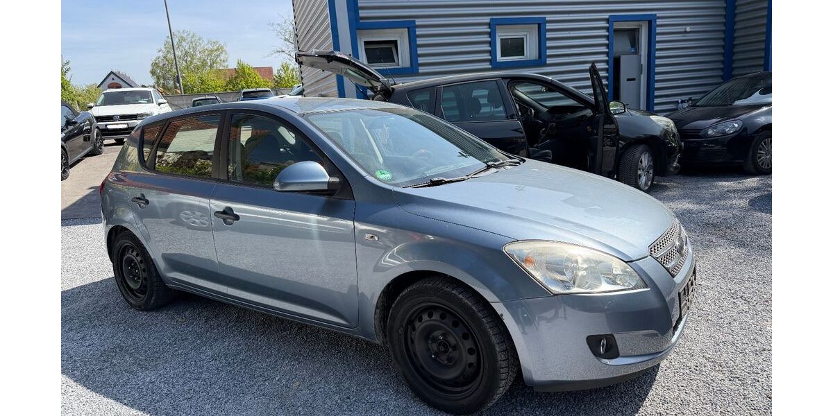 Kia ceed / Ceed 157.000 km 2.999 &euro; Detmold 32758