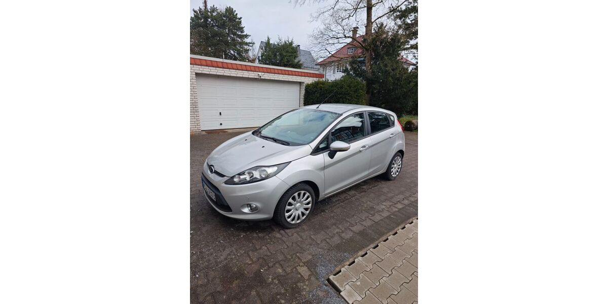 Ford Fiesta 71.000 km 3.999 &euro; Bad Lippspringe 33175