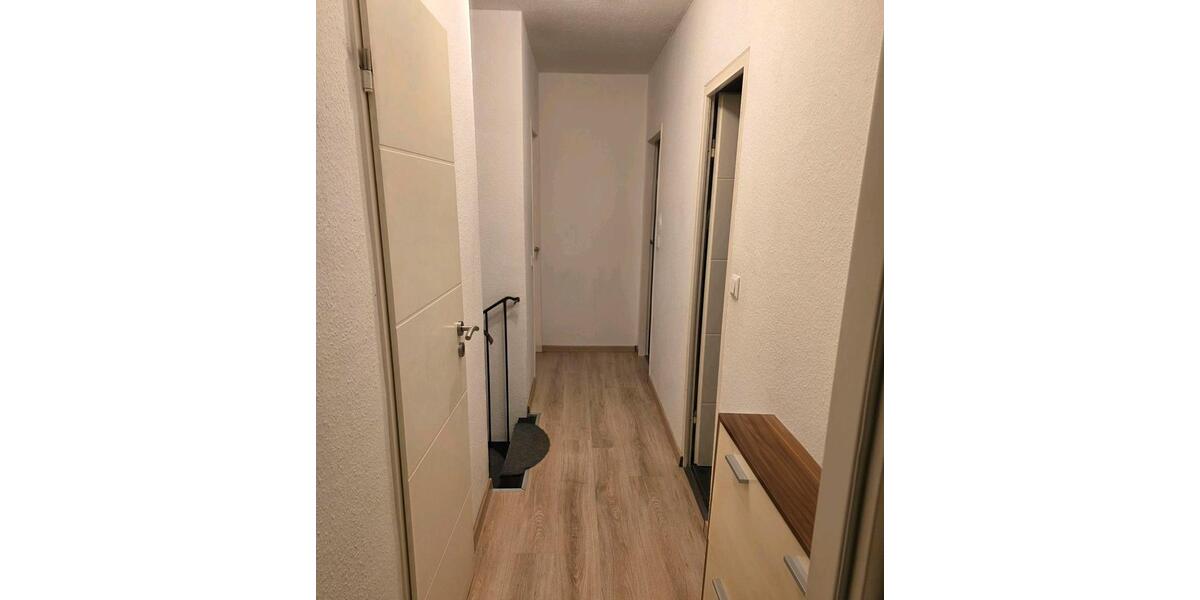 Helle Maisonette-Wohnung mit Balkon – ca. 96 m² – privat 4 zimmer
