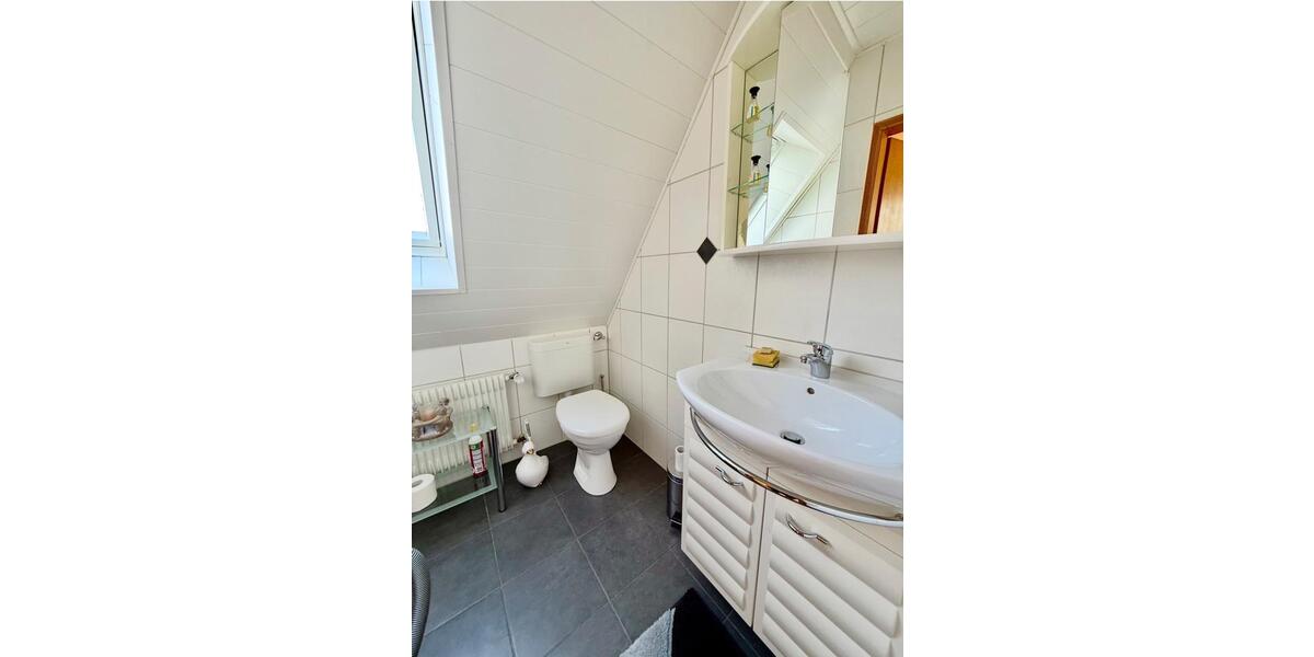 Dachgeschoßwohnung Horn-Bad Meinberg Bad Meinberg - 4 Zimmer, 124 m&sup2;, 900&euro; | Angebot:26670863