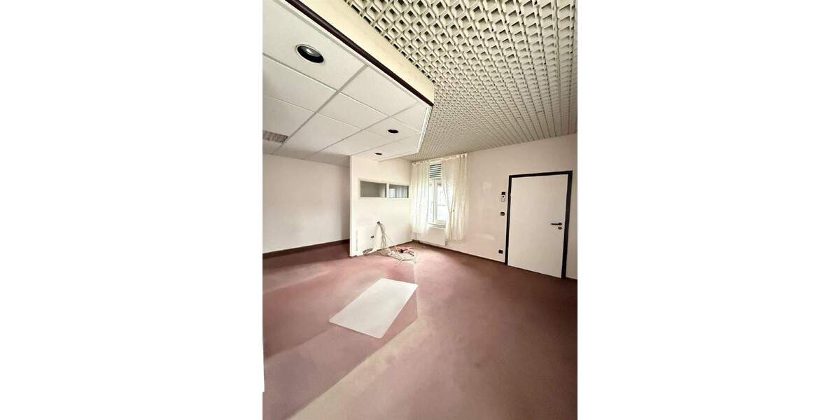Gewerbeobjekt Paderborn Schloß Neuhaus - 6 Zimmer, 980&euro; | Angebot:25781125