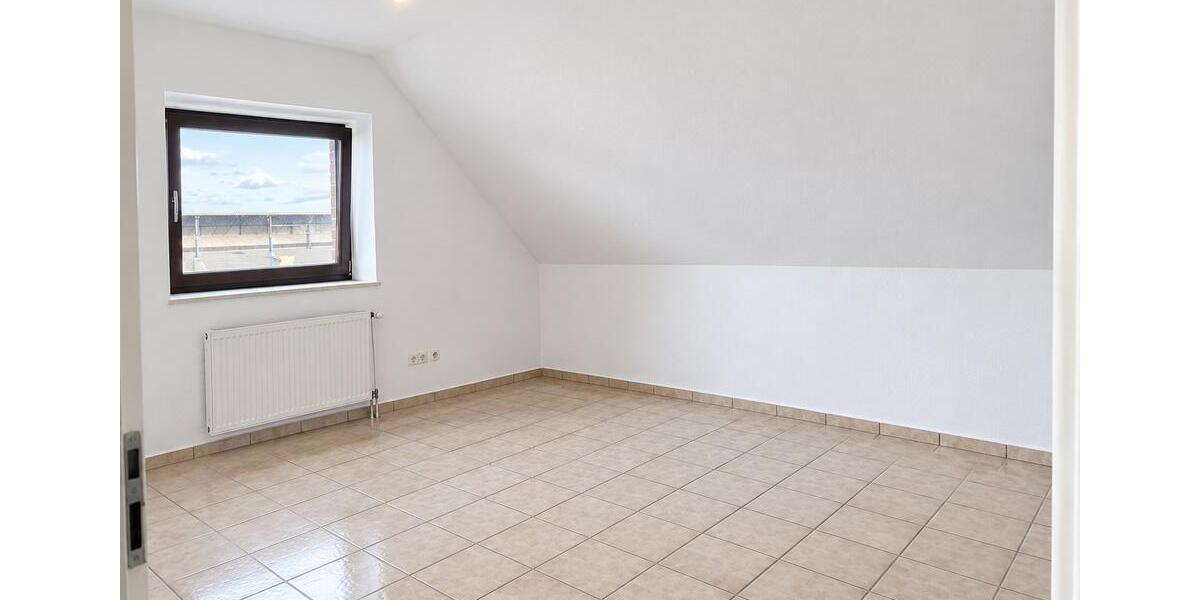 Dachgeschoßwohnung Hövelhof - 4 Zimmer, 101 m&sup2;, 800&euro; | Angebot:27549103