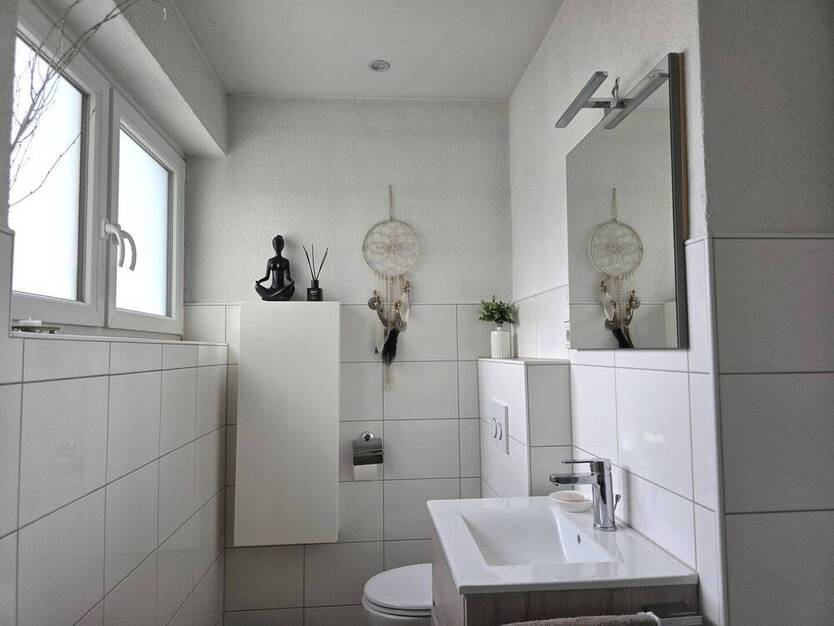Charmante 3-Zimmer-Wohnung mit Loggia & Garage in Schloß Neuhaus