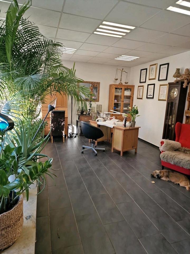 Arbeitsplatz für Nageldeseinerin zu vermieten