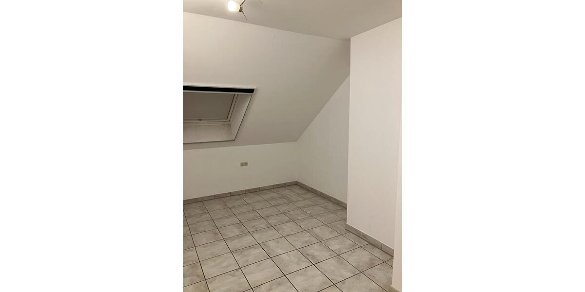 Dachgeschoßwohnung Delbrück - 3 Zimmer, 100 m&sup2;, 770&euro; | Angebot:25404249