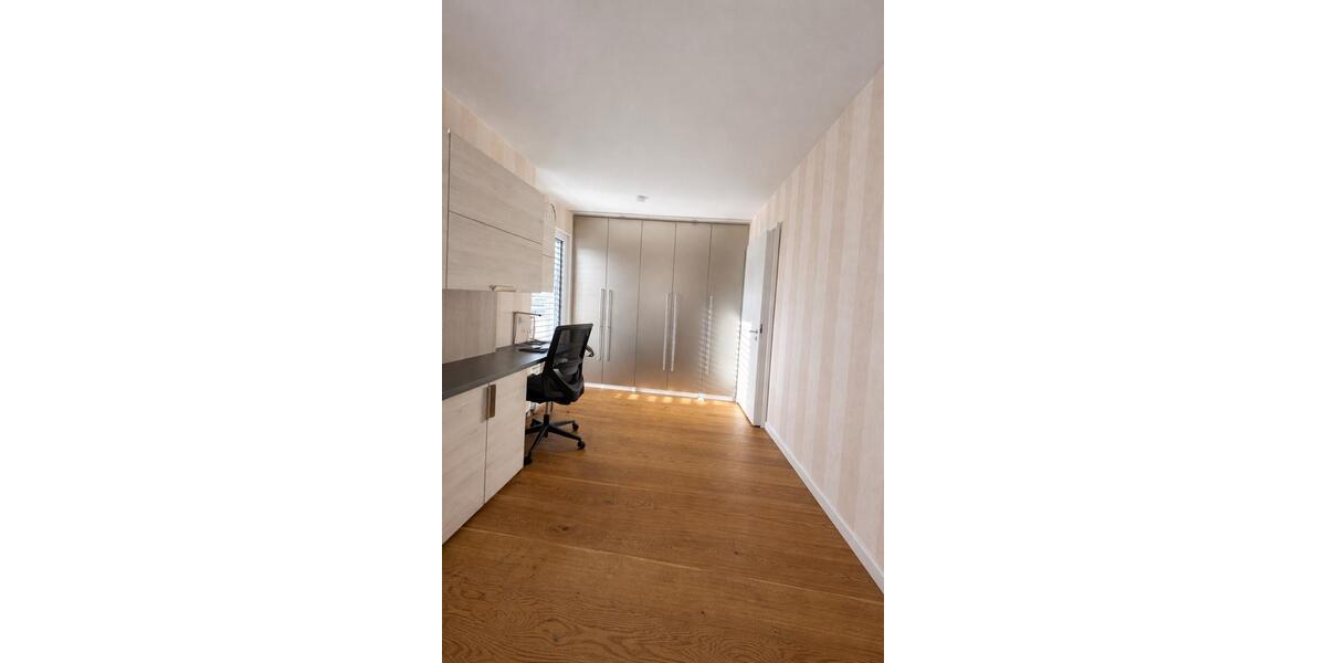 Einfamilienhaus Detmold - 3 Zimmer, 142 m&sup2;, 1.700&euro; | Angebot:25644448