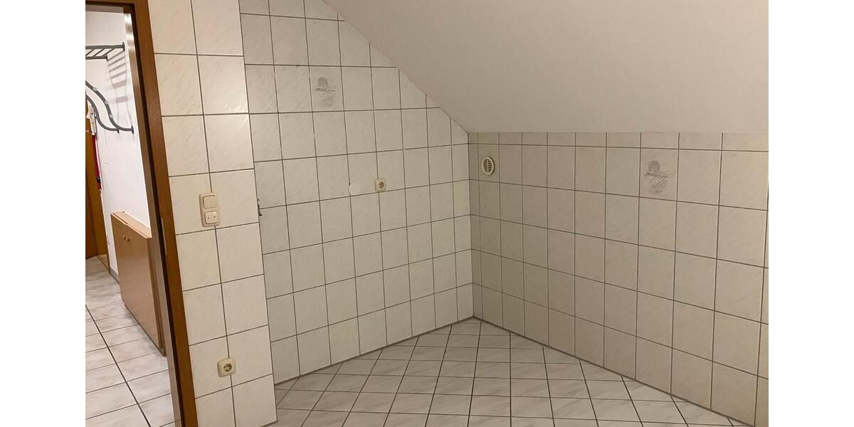 Dachgeschoßwohnung Delbrück - 3 Zimmer, 100 m&sup2;, 770&euro; | Angebot:25404249