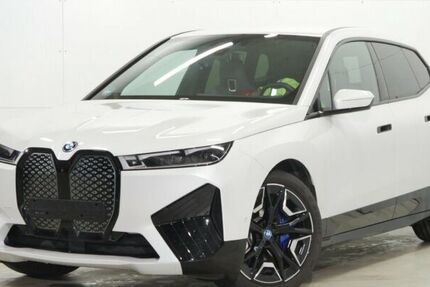BMW iX 13.900 km 48.840 &euro; Paderborn 33100
